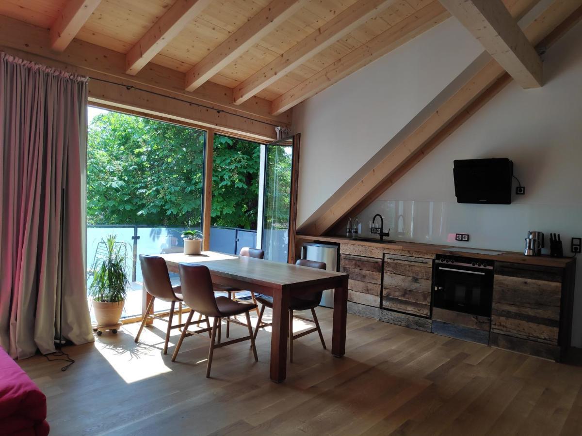 Ferienwohnungen Und Zimmer In Reutlingen-Goenningen Екстериор снимка