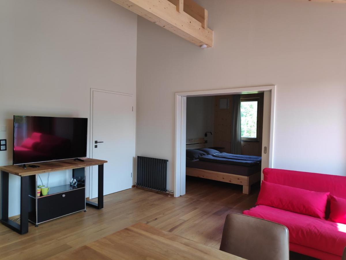 Ferienwohnungen Und Zimmer In Reutlingen-Goenningen Екстериор снимка