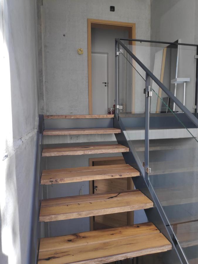 Ferienwohnungen Und Zimmer In Reutlingen-Goenningen Екстериор снимка