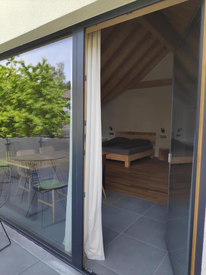 Ferienwohnungen Und Zimmer In Reutlingen-Goenningen Екстериор снимка