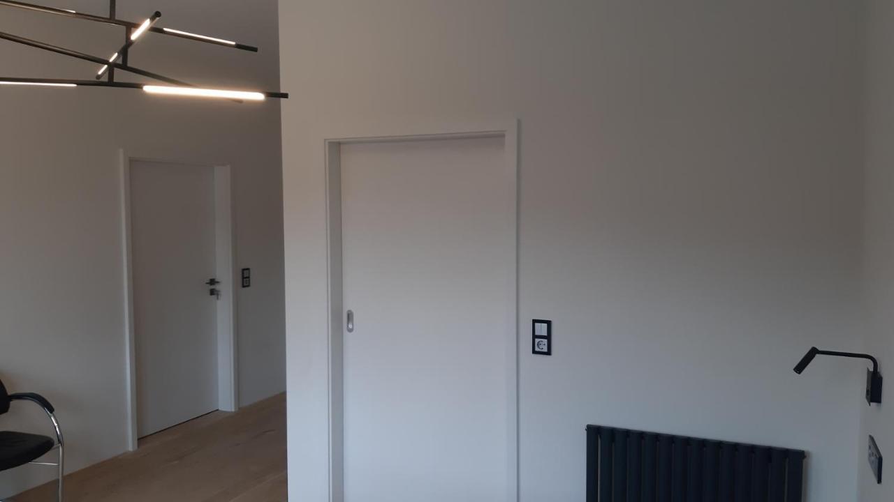 Ferienwohnungen Und Zimmer In Reutlingen-Goenningen Екстериор снимка