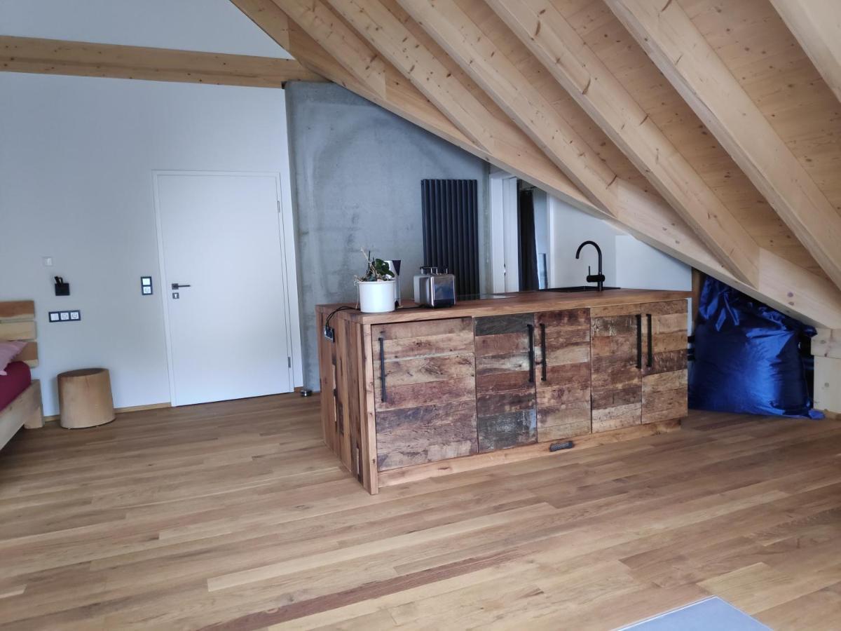 Ferienwohnungen Und Zimmer In Reutlingen-Goenningen Екстериор снимка
